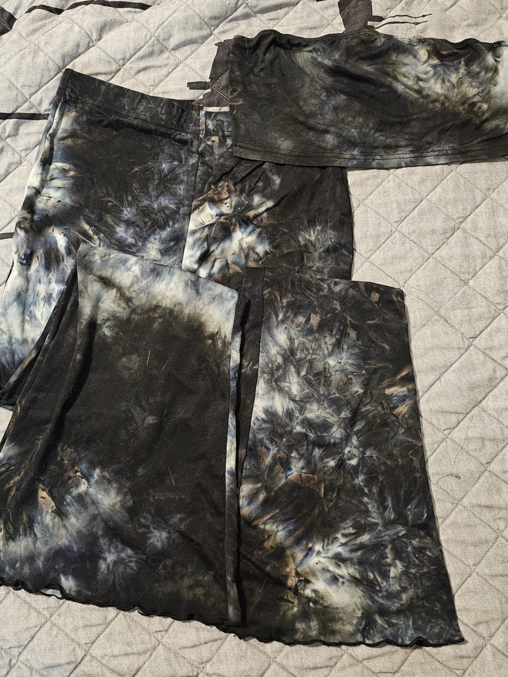 SHEIN Blue & White Tie-Dye Flare Pants Tube Top Set